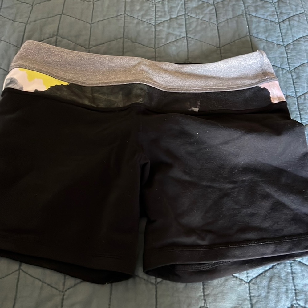 Lulu bike shorts size 6